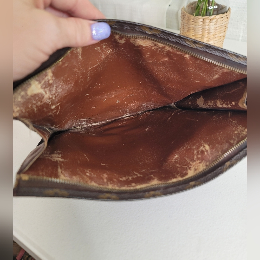 Louis Vuitton Monogram Large Pouch - Picture 8 of 8